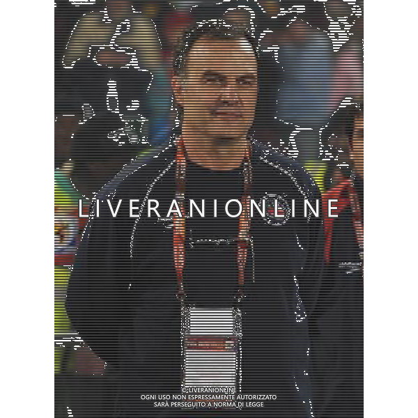 (100626) -- TSHWANE, June 26, 2010 -- Chile\'s head coach Marcelo Bielsa reacts during the Group H last round match against Spain at 2010 FIFA World Cup, at Loftus Verfeld stadium in Tshwane, South Africa, on June 25, 2010. Xing Guangli) (fym) PHOTOSHOT-AG ALDO LIVERANI ONLY ITALY