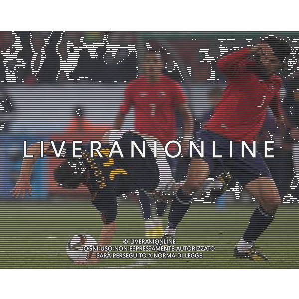 (100626) -- TSHWANE, June 26, 2010 -- Waldo Ponce (R) of Chile vies with Xabi Alonso of Spain during the Group H last round match at 2010 FIFA World Cup, at Loftus Verfeld stadium in Tshwane, South Africa, on June 25, 2010. Xing Guangli) (fym) PHOTOSHOT-AG ALDO LIVERANI ONLY ITALY