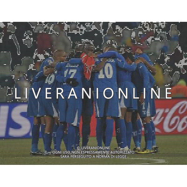 (100626) -- BLOEMFONTEIN, June 26, 2010 --SWITZERLAND VS HONDURAS nella foto Players of Honduras encourage each other before the Group H last round match against Switzerland at 2010 FIFA World Cup, at Free State stadium in Bloemfontein, South Africa, on June 25, 2010. The match tied 0-0. Both teams failed to progress to the next round. Xu Suhui) (dl) AG ALDO LIVERANI-PHOTOSHOT-ONLY ITALY