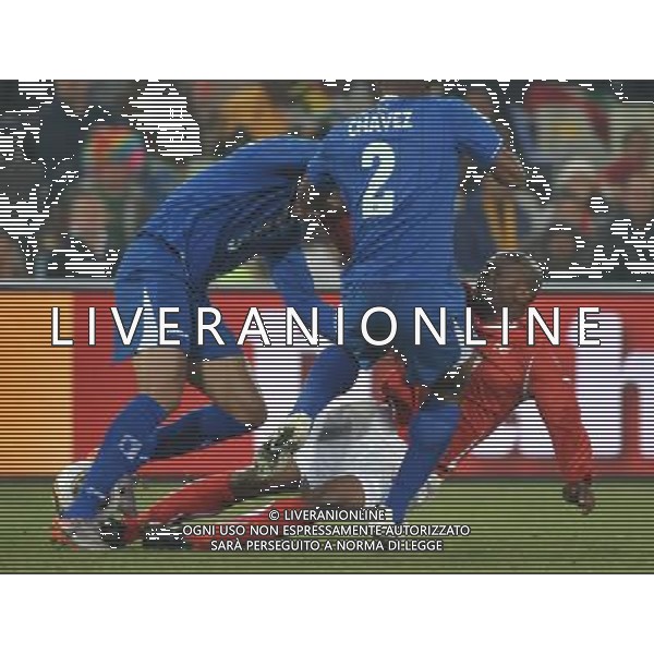 (100626) -- BLOEMFONTEIN, June 26, 2010 --SWITZERLAND VS HONDURAS nella foto Switzerland\'s Blaise N\'Kufo (R) falls on the pitch during the Group H last round match against Honduras at 2010 FIFA World Cup, at Free State stadium in Bloemfontein, South Africa, on June 25, 2010. The match tied 0-0. Both teams failed to progress to the next round. Xu Suhui) (dl) AG ALDO LIVERANI-PHOTOSHOT-ONLY ITALY