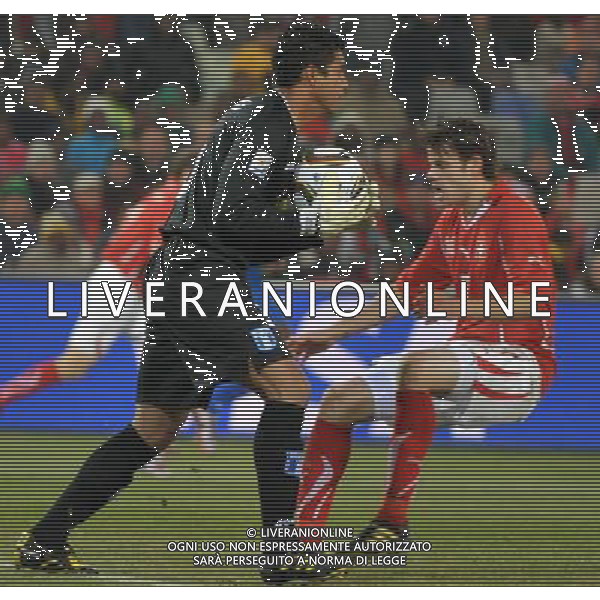 (100626) -- BLOEMFONTEIN, June 26, 2010 --SWITZERLAND VS HONDURAS nella foto Noel Valladares (front L), goalkeeper of Honduras, saves a ball during the Group H last round match against Switzerland at 2010 FIFA World Cup, at Free State stadium in Bloemfontein, South Africa, on June 25, 2010. The match tied 0-0. Both teams failed to progress to the next round. Xu Suhui) (dl) AG ALDO LIVERANI-PHOTOSHOT-ONLY ITALY