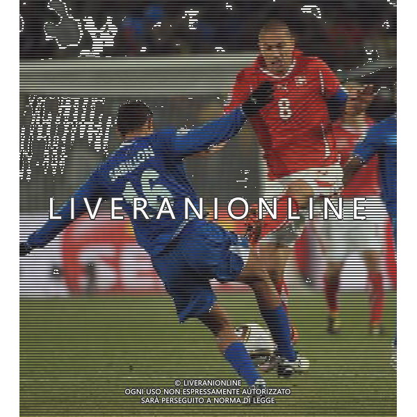 (100626) -- BLOEMFONTEIN, June 26, 2010 --SWITZERLAND VS HONDURAS nella foto Mauricio Sabillon (L) of Honduras vies with Switzerland\'s Gokhan Inler during the Group H last round match at 2010 FIFA World Cup, at Free State stadium in Bloemfontein, South Africa, on June 25, 2010. The match tied 0-0. Both teams failed to progress to the next round. Xu Suhui) (dl) AG ALDO LIVERANI-PHOTOSHOT-ONLY ITALY