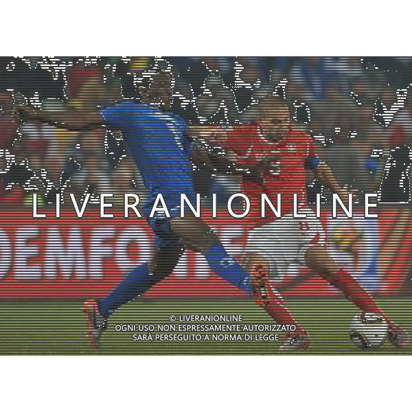 (100626) -- BLOEMFONTEIN, June 26, 2010 --SWITZERLAND VS HONDURAS nella foto Hendry Thomas (L) of Honduras vies with Switzerland\'s Gokhan Inler during the Group H last round match at 2010 FIFA World Cup, at Free State stadium in Bloemfontein, South Africa, on June 25, 2010. The match tied 0-0. Both teams failed to progress to the next round. Xu Suhui) (dl) AG ALDO LIVERANI-PHOTOSHOT-ONLY ITALY