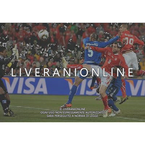 (100626) -- BLOEMFONTEIN, June 26, 2010 --SWITZERLAND VS HONDURAS nella foto Switzerland\'s Alexander Frei (front R) shoots during the Group H last round match against Honduras at 2010 FIFA World Cup, at Free State stadium in Bloemfontein, South Africa, on June 25, 2010. The match tied 0-0. Both teams failed to progress to the next round. Xu Suhui) (dl) AG ALDO LIVERANI-PHOTOSHOT-ONLY ITALY