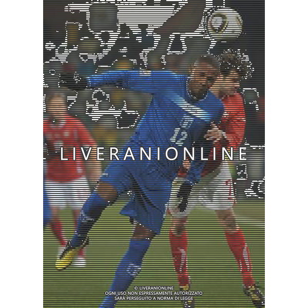 (100626) -- BLOEMFONTEIN, June 26, 2010 --SWITZERLAND VS HONDURAS nella foto Georgie Welcome (front) of Honduras vies with Switzerland\'s Tranquillo Barnetta (R) during the Group H last round match at 2010 FIFA World Cup, at Free State stadium in Bloemfontein, South Africa, on June 25, 2010. The match tied 0-0. Both teams failed to progress to the next round. Xu Suhui) (dl) AG ALDO LIVERANI-PHOTOSHOT-ONLY ITALY