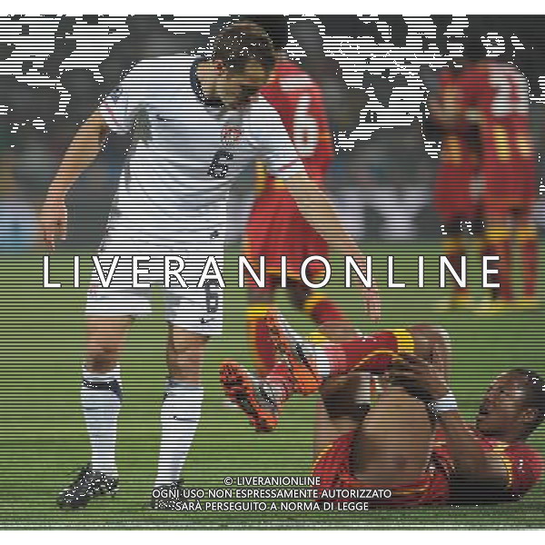 (100627) -- RUSTENBERG, June 27, 2010 -- Steve Cherundolo (L) of the United States tries to help Andre Ayew of Ghana during their 2010 World Cup round of 16 soccer match at Royal Bafokeng Stadium in Rustenburg, South Africa, on June 26, 2010. Li Ga) (fym)