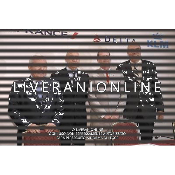 ROMA, 5 LUGLIO 2010 PIANO DI COLLABORAZIONE TRA DELTA AIR LINES - AIR FRANCE - KLM - ALITALIA NELLA FOTO: PIERRE HENRI GOURGEON ( A. D. AIR FRANCE ) - ROCCO SABELLI ( A. D. ALITALIA ) - RICHARD ANDERSON ( A. D. DELTA AIR LINES ) - PETER HARTMAN ( PRES. E A.D. KLM ) © AG. ALDO LIVERANI SAS