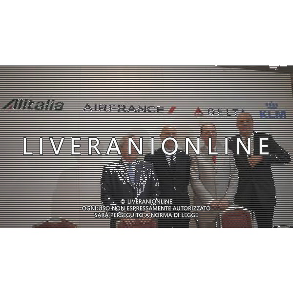 ROMA, 5 LUGLIO 2010 PIANO DI COLLABORAZIONE TRA DELTA AIR LINES - AIR FRANCE - KLM - ALITALIA NELLA FOTO: PIERRE HENRI GOURGEON ( A. D. AIR FRANCE ) - ROCCO SABELLI ( A. D. ALITALIA ) - RICHARD ANDERSON ( A. D. DELTA AIR LINES ) - PETER HARTMAN ( PRES. E A.D. KLM ) © AG. ALDO LIVERANI SAS