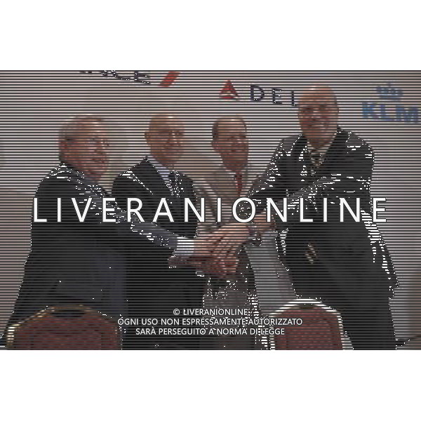 ROMA, 5 LUGLIO 2010 PIANO DI COLLABORAZIONE TRA DELTA AIR LINES - AIR FRANCE - KLM - ALITALIA NELLA FOTO: PIERRE HENRI GOURGEON ( A. D. AIR FRANCE ) - ROCCO SABELLI ( A. D. ALITALIA ) - RICHARD ANDERSON ( A. D. DELTA AIR LINES ) - PETER HARTMAN ( PRES. E A.D. KLM ) © AG. ALDO LIVERANI SAS