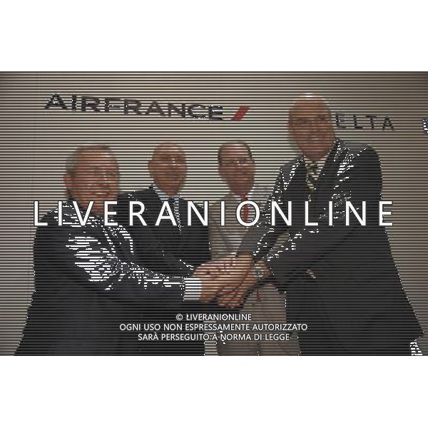 ROMA, 5 LUGLIO 2010 PIANO DI COLLABORAZIONE TRA DELTA AIR LINES - AIR FRANCE - KLM - ALITALIA NELLA FOTO: PIERRE HENRI GOURGEON ( A. D. AIR FRANCE ) - ROCCO SABELLI ( A. D. ALITALIA ) - RICHARD ANDERSON ( A. D. DELTA AIR LINES ) - PETER HARTMAN ( PRES. E A.D. KLM ) © AG. ALDO LIVERANI SAS