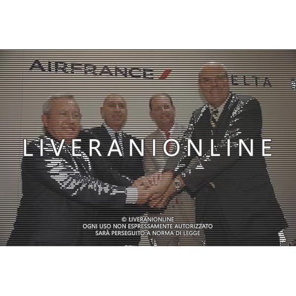 ROMA, 5 LUGLIO 2010 PIANO DI COLLABORAZIONE TRA DELTA AIR LINES - AIR FRANCE - KLM - ALITALIA NELLA FOTO: PIERRE HENRI GOURGEON ( A. D. AIR FRANCE ) - ROCCO SABELLI ( A. D. ALITALIA ) - RICHARD ANDERSON ( A. D. DELTA AIR LINES ) - PETER HARTMAN ( PRES. E A.D. KLM ) © AG. ALDO LIVERANI SAS