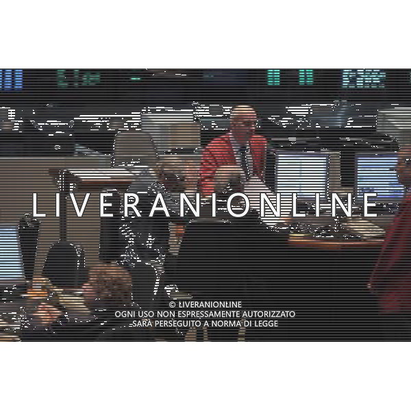 (100629) -- BUENOS AIRES, June 29, 2010 () -- Traders work in the stock market in Buenos Aires, capital of Argentina, June 29, 2010. Latin America\'s three major stock markets closed with more than three percent lower on Tuesday. (/Martin Zabala) (zw) ©Photoshot/Agenzia Aldo Liverani Sas - ITALY ONLY: OPERATORI - AGENTI DI BORSA DEL MERCATO AZIONARIO DELLA CAPITALE DELL\'ARGENTINA