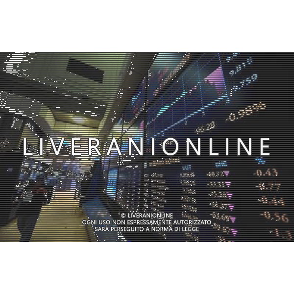 (100630) -- NEW YORK, June 30, 2010 () -- The index is seen on a screen in the New York Stock Exchange in New York, the United States, June 30, 2010. Wall Street fell on Wednesday as mixed data stirred investors\' concerns on economic growth outlook. (/Shen Hong) (zw) ©Photoshot/Agenzia Aldo Liverani Sas - ITALY ONLY: OPERATORI - AGENTI DELLA BORSA DI NEW YORK (U.S.A.)