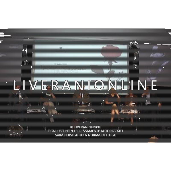 Milano 10 luglio 2010 La Fondazione Corriere della Sera, per il quinto anno consecutivo, cura gli Aperitivi con gli autori, incontri che mirano ad avvicinare il pubblico ai protagonisti de La Milanesiana. I paradossi della scrittura nella foto: Hanif Kureishi, Salman Rushdie, Jane Campion, enrico ghezzi, Ivan Cotroneo, Carlo Corazza con Dino Messina Sorano/ag.Aldo Liverani sas