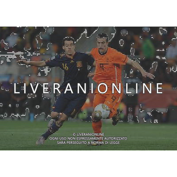 Fifa World Cup Sud Africa 2010 Match #64 Finale Johannesburg (Soccer City Stadium) - 11.07.2010 Olanda-Spagna Nella Foto:van persie busquets /Ph.Vitez-Ag. Aldo Liverani