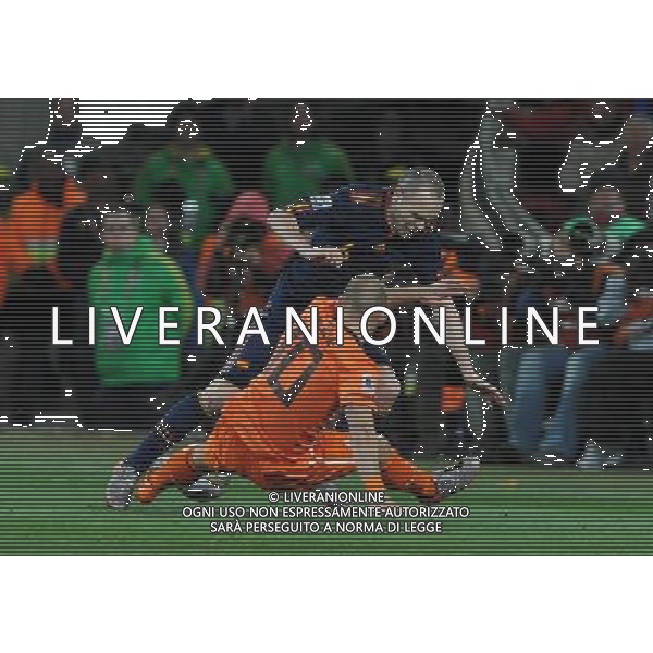 Fifa World Cup Sud Africa 2010 Match #64 Finale Johannesburg (Soccer City Stadium) - 11.07.2010 Olanda-Spagna Nella Foto:sneijder ferma iniesta /Ph.Vitez-Ag. Aldo Liverani