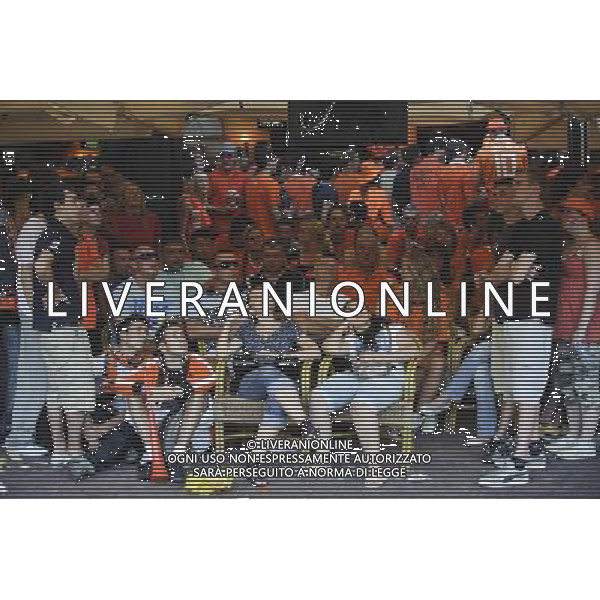 Fans of the Dutch soccer team watch the World Cup soccer final match between Netherlands and Spain in Amsterdam, Netherlands on 2010-07-11 Spain defeated the Dutch with a 1-0 score in extra time. by Wiktor Dabkowski ©Photoshot/Agenzia Aldo Liverani Sas - ITALY ONLY - Amsterdam: La delusione dei tifosi della squadra di calcio olandese durante la finale dei Mondiali di calcio tra Olanda e Spagna. La Spagna ha sconfitto gli olandesi con un punteggio di 1-0 nei tempi supplementari