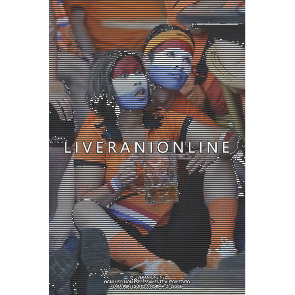 Fans of the Dutch soccer team watch the World Cup soccer final match between Netherlands and Spain in Amsterdam, Netherlands on 2010-07-11 Spain defeated the Dutch with a 1-0 score in extra time. by Wiktor Dabkowski ©Photoshot/Agenzia Aldo Liverani Sas - ITALY ONLY - Amsterdam: La delusione dei tifosi della squadra di calcio olandese durante la finale dei Mondiali di calcio tra Olanda e Spagna. La Spagna ha sconfitto gli olandesi con un punteggio di 1-0 nei tempi supplementari