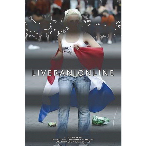 Fans of the Dutch soccer in Amsterdam, Netherlands on 2010-07-11 Spain defeated the Dutch with a 1-0 score in extra time. by Wiktor Dabkowski ©Photoshot/Agenzia Aldo Liverani Sas - ITALY ONLY - Amsterdam: La delusione dei tifosi della squadra di calcio olandese durante la finale dei Mondiali di calcio tra Olanda e Spagna. La Spagna ha sconfitto gli olandesi con un punteggio di 1-0 nei tempi supplementari