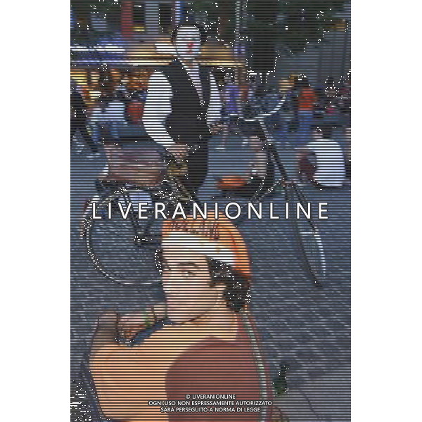 Fans of the Dutch soccer in Amsterdam, Netherlands on 2010-07-11 Spain defeated the Dutch with a 1-0 score in extra time. by Wiktor Dabkowski ©Photoshot/Agenzia Aldo Liverani Sas - ITALY ONLY - Amsterdam: La delusione dei tifosi della squadra di calcio olandese durante la finale dei Mondiali di calcio tra Olanda e Spagna. La Spagna ha sconfitto gli olandesi con un punteggio di 1-0 nei tempi supplementari