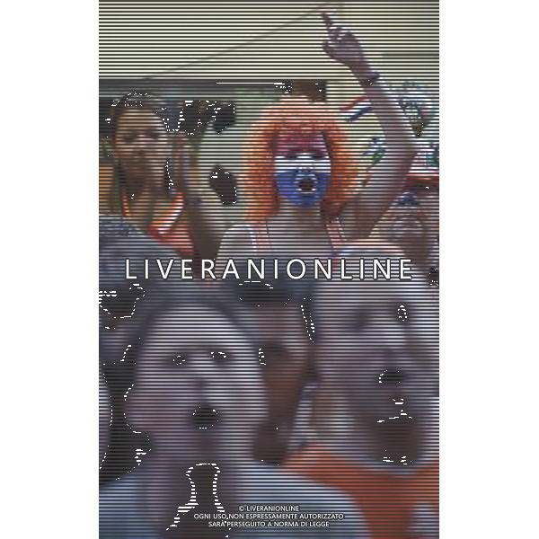 Fans of the Dutch soccer team watch the World Cup soccer final match between Netherlands and Spain in Amsterdam, Netherlands on 2010-07-11 Spain defeated the Dutch with a 1-0 score in extra time. by Wiktor Dabkowski ©Photoshot/Agenzia Aldo Liverani Sas - ITALY ONLY - Amsterdam: La delusione dei tifosi della squadra di calcio olandese durante la finale dei Mondiali di calcio tra Olanda e Spagna. La Spagna ha sconfitto gli olandesi con un punteggio di 1-0 nei tempi supplementari