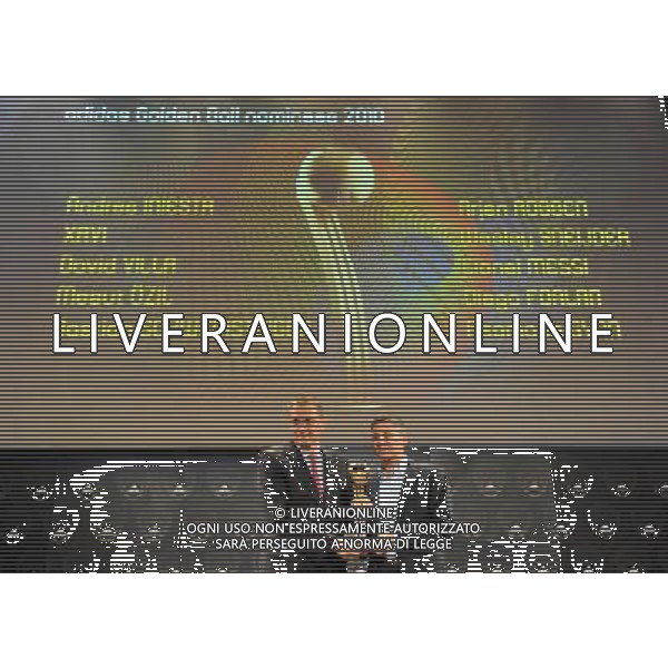 (100709) -- JOHANNESBURG, July 9, 2010 -- FIFA General Secretary Jerorne Valcke (L) and Adidas Group CEO Herbert Hainer display the \'Golden Ball Award\' trophy after offically announcing the 10 nominees of the 2010 FIFA World Cup \'Golden Ball Award\' for the best players of the tournament during a press conference in Johannesburg, South Africa, on July 9, 2010. Guo Yong) (zc) ©Photoshot/Agenzia Aldo Liverani Sas - ITALY ONLY - Johannesburg: Il Segretario Generale della FIFA Jerorne Valcke (L) e il CEO Adidas Group Herbert Hainer mostrano il trofeo del Premio del \'Pallone d\'Oro\' dopo l\'annuncio ufficiale dei 10 candidati della FIFA World Cup 2010\' Golden Ball Award\' per i migliori giocatori dei Mondiali Sudafrica 2010