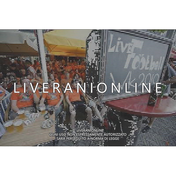 Fans of the Dutch soccer team watch the World Cup soccer final match between Netherlands and Spain in Amsterdam, Netherlands on 2010-07-11 Spain defeated the Dutch with a 1-0 score in extra time. by Wiktor Dabkowski - Photoshot - Ag. Aldo Liverani sas ITALY ONLY