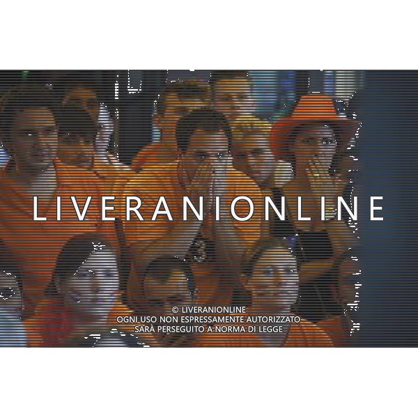 Fans of the Dutch soccer team watch the World Cup soccer final match between Netherlands and Spain in Amsterdam, Netherlands on 2010-07-11 Spain defeated the Dutch with a 1-0 score in extra time. by Wiktor Dabkowski - Photoshot - Ag. Aldo Liverani sas ITALY ONLY