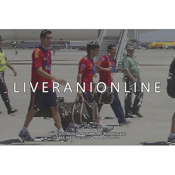 MADRID, Spain (12/07/2010).- Spain\'s Soccer National Team arrival to Madrid after winning South Africa World Cup.Photo: Cesar Cebolla / ALFAQUI ©Photoshot/Agenzia Aldo Liverani Sas - ITALY ONLY - Arrivo all\'aeroporto di Madrid in Spagna della Nazionale di Calcio Spagnola con la Coppa del Mondo, dopo la vittoria ai Mondiali in Sud Africa 12/07/2010.