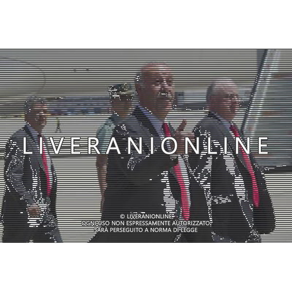 MADRID, Spain (12/07/2010).- Spain\'s Soccer National Team arrival to Madrid after winning South Africa World Cup.Photo: Cesar Cebolla / ALFAQUI VICENTE DEL BOSQUE ©Photoshot/Agenzia Aldo Liverani Sas - ITALY ONLY - Arrivo all\'aeroporto di Madrid in Spagna della Nazionale di Calcio Spagnola con la Coppa del Mondo, dopo la vittoria ai Mondiali in Sud Africa 12/07/2010.