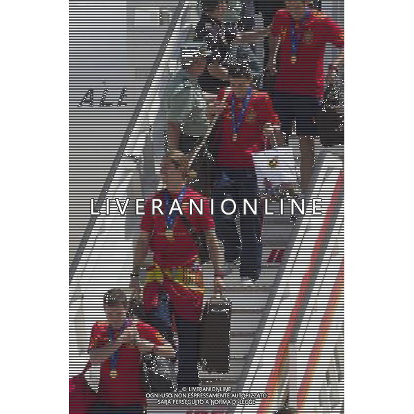 MADRID, Spain (12/07/2010).- Spain\'s Soccer National Team arrival to Madrid after winning South Africa World Cup.Photo: Cesar Cebolla / ALFAQUI ©Photoshot/Agenzia Aldo Liverani Sas - ITALY ONLY - Arrivo all\'aeroporto di Madrid in Spagna della Nazionale di Calcio Spagnola con la Coppa del Mondo, dopo la vittoria ai Mondiali in Sud Africa 12/07/2010.