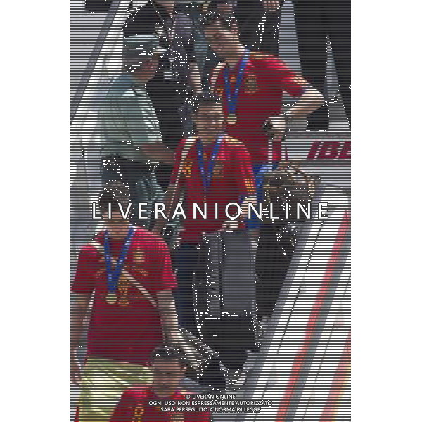 MADRID, Spain (12/07/2010).- Spain\'s Soccer National Team arrival to Madrid after winning South Africa World Cup.Photo: Cesar Cebolla / ALFAQUI ©Photoshot/Agenzia Aldo Liverani Sas - ITALY ONLY - Arrivo all\'aeroporto di Madrid in Spagna della Nazionale di Calcio Spagnola con la Coppa del Mondo, dopo la vittoria ai Mondiali in Sud Africa 12/07/2010.