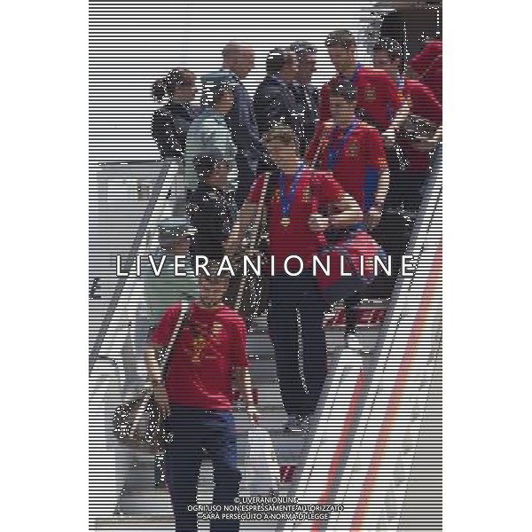 MADRID, Spain (12/07/2010).- Spain\'s Soccer National Team arrival to Madrid after winning South Africa World Cup.Photo: Cesar Cebolla / ALFAQUI ©Photoshot/Agenzia Aldo Liverani Sas - ITALY ONLY - Arrivo all\'aeroporto di Madrid in Spagna della Nazionale di Calcio Spagnola con la Coppa del Mondo, dopo la vittoria ai Mondiali in Sud Africa 12/07/2010.