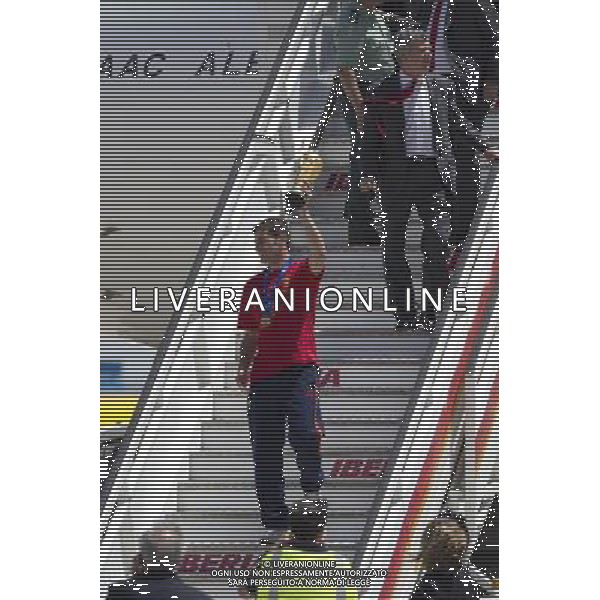 MADRID, Spain (12/07/2010).- Spain\'s Soccer National Team arrival to Madrid after winning South Africa World Cup.Photo: Cesar Cebolla / ALFAQUI IKER CASILLAS ©Photoshot/Agenzia Aldo Liverani Sas - ITALY ONLY - Arrivo all\'aeroporto di Madrid in Spagna della Nazionale di Calcio Spagnola con la Coppa del Mondo, dopo la vittoria ai Mondiali in Sud Africa 12/07/2010.