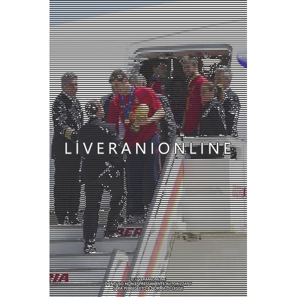 MADRID, Spain (12/07/2010).- Spain\'s Soccer National Team arrival to Madrid after winning South Africa World Cup.Photo: Cesar Cebolla / ALFAQUI ©Photoshot/Agenzia Aldo Liverani Sas - ITALY ONLY - Arrivo all\'aeroporto di Madrid in Spagna della Nazionale di Calcio Spagnola con la Coppa del Mondo, dopo la vittoria ai Mondiali in Sud Africa 12/07/2010.