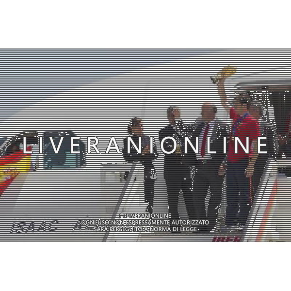 MADRID, Spain (12/07/2010).- Spain\'s Soccer National Team arrival to Madrid after winning South Africa World Cup.Photo: Cesar Cebolla / ALFAQUI ©Photoshot/Agenzia Aldo Liverani Sas - ITALY ONLY - Arrivo all\'aeroporto di Madrid in Spagna della Nazionale di Calcio Spagnola con la Coppa del Mondo, dopo la vittoria ai Mondiali in Sud Africa 12/07/2010.