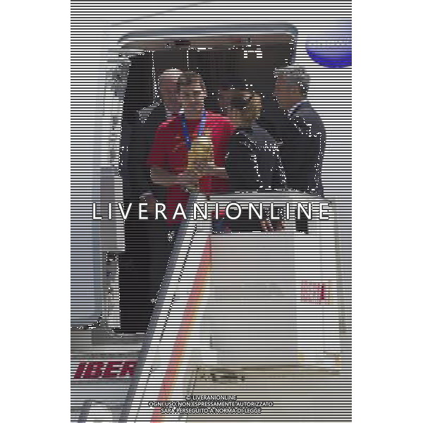 MADRID, Spain (12/07/2010).- Spain\'s Soccer National Team arrival to Madrid after winning South Africa World Cup.Photo: Cesar Cebolla / ALFAQUI ©Photoshot/Agenzia Aldo Liverani Sas - ITALY ONLY - Arrivo all\'aeroporto di Madrid in Spagna della Nazionale di Calcio Spagnola con la Coppa del Mondo, dopo la vittoria ai Mondiali in Sud Africa 12/07/2010.