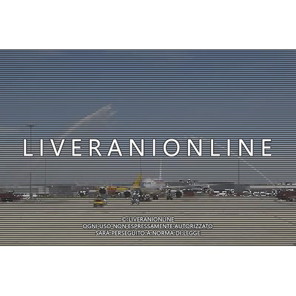 MADRID, Spain (12/07/2010).- Spain\'s Soccer National Team arrival to Madrid after winning South Africa World Cup.Photo: Cesar Cebolla / ALFAQUI ©Photoshot/Agenzia Aldo Liverani Sas - ITALY ONLY - Arrivo all\'aeroporto di Madrid in Spagna della Nazionale di Calcio Spagnola con la Coppa del Mondo, dopo la vittoria ai Mondiali in Sud Africa 12/07/2010.