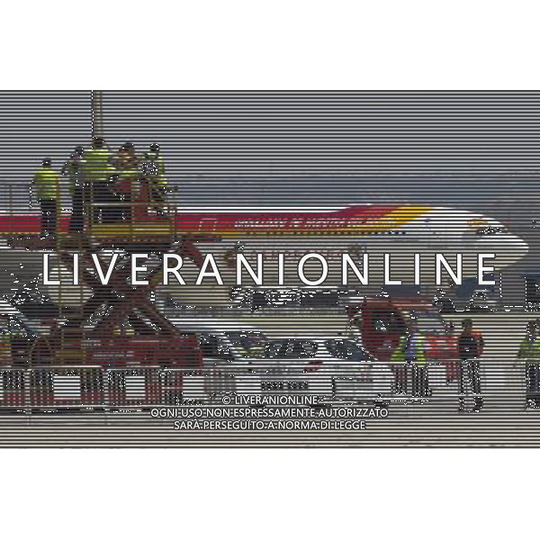 MADRID, Spain (12/07/2010).- Spain\'s Soccer National Team arrival to Madrid after winning South Africa World Cup.Photo: Cesar Cebolla / ALFAQUI ©Photoshot/Agenzia Aldo Liverani Sas - ITALY ONLY - Arrivo all\'aeroporto di Madrid in Spagna della Nazionale di Calcio Spagnola con la Coppa del Mondo, dopo la vittoria ai Mondiali in Sud Africa 12/07/2010.