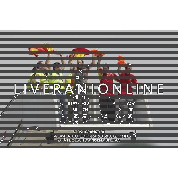 MADRID, Spain (12/07/2010).- Spain\'s Soccer National Team arrival to Madrid after winning South Africa World Cup.Photo: Cesar Cebolla / ALFAQUI ©Photoshot/Agenzia Aldo Liverani Sas - ITALY ONLY - Arrivo all\'aeroporto di Madrid in Spagna della Nazionale di Calcio Spagnola con la Coppa del Mondo, dopo la vittoria ai Mondiali in Sud Africa 12/07/2010.