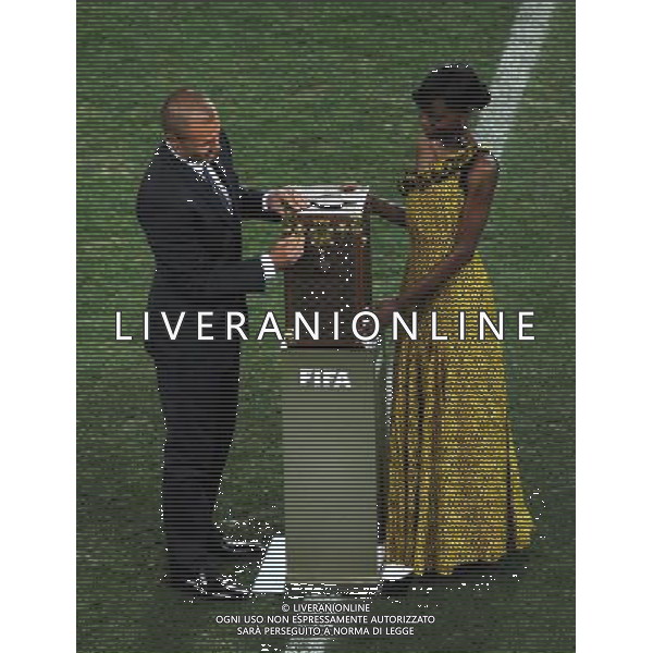 (100712) -- JOHANNESBURG, July 12, 2010 () -- Italian footballer Fabio Cannavaro (L), captain of the 2006 World Cup winning team, opens a box containing the World Cup trophy before the final between the Netherlands and Spain at Soccer City stadium in Johannesburg, South Africa, July 11, 2010. (/Chen Haitong)(lb) ©Photoshot/Agenzia Aldo Liverani Sas - ITALY ONLY: OLANDA - SPAGNA FINALE FIFA WORLD CUP CAMPIONATI MONDIALI SUD AFRICA 2010