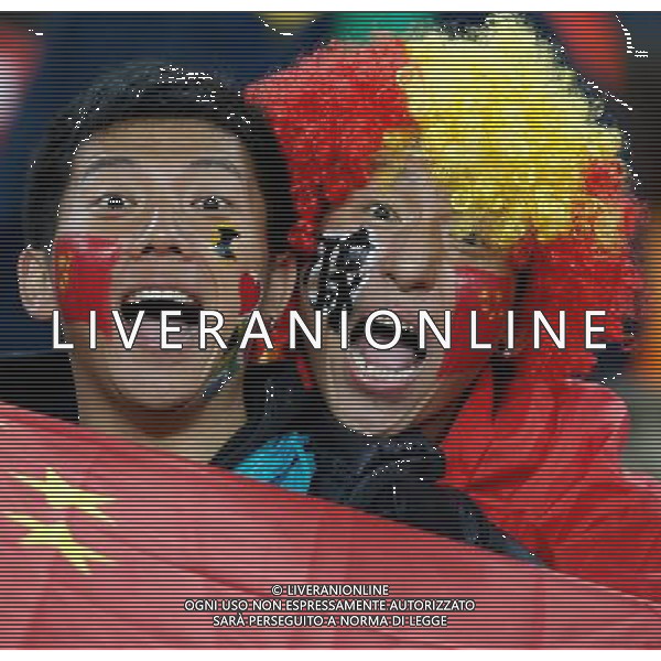 (100712) -- JOHANNESBURG, July 12, 2010 () -- Chinese singers Hu Haiquan (L) and Chen Yufan cheer during the closing ceremony of the 2010 FIFA football World Cup ahead of the final between the Netherlands and Spain on July 11, 2010 at Soccer City stadium in Johannesburg, South Africa. (/Liao Yujie) ©Photoshot/Agenzia Aldo Liverani Sas - ITALY ONLY: OLANDA - SPAGNA FINALE FIFA WORLD CUP CAMPIONATI MONDIALI SUD AFRICA 2010