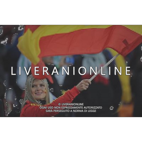 (100712) -- JOHANNESBURG, July 12, 2010 () -- A fan of Spain waves the national flag before the 2010 FIFA football World Cup final soccer match between the Netherlands and Spain on July 11, 2010 at Soccer City stadium in Johannesburg, South Africa. (/Yang Lei)(ljq) ©Photoshot/Agenzia Aldo Liverani Sas - ITALY ONLY: OLANDA - SPAGNA FINALE FIFA WORLD CUP CAMPIONATI MONDIALI SUD AFRICA 2010