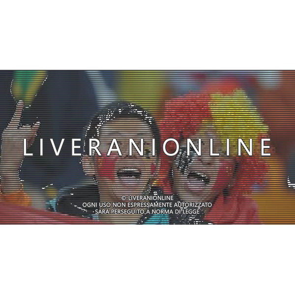 (100712) -- JOHANNESBURG, July 12, 2010 () -- Chen Yufan (R) and Hu Haiquan, two Chinese singers, cheer before the 2010 FIFA football World Cup final soccer match between the Netherlands and Spain on July 11, 2010 at Soccer City stadium in Johannesburg, South Africa. (/Yang Lei)(ljq) ©Photoshot/Agenzia Aldo Liverani Sas - ITALY ONLY: OLANDA - SPAGNA FINALE FIFA WORLD CUP CAMPIONATI MONDIALI SUD AFRICA 2010