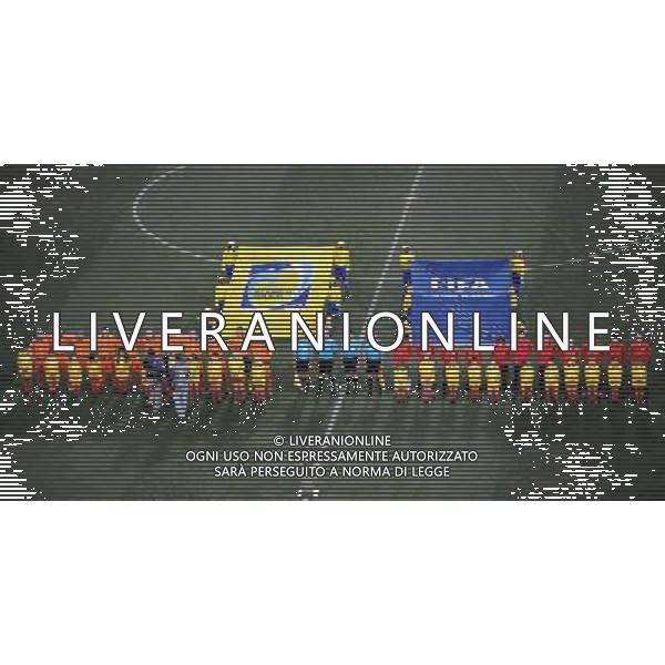 (100712) -- JOHANNESBURG, July 12, 2010 () -- Players of Spain (R) and the Netherlands pose before the 2010 FIFA football World Cup final on July 11, 2010 at Soccer City stadium in Johannesburg, South Africa. (/Chen Haitong) (lb) ©Photoshot/Agenzia Aldo Liverani Sas - ITALY ONLY: OLANDA - SPAGNA FINALE FIFA WORLD CUP CAMPIONATI MONDIALI SUD AFRICA 2010