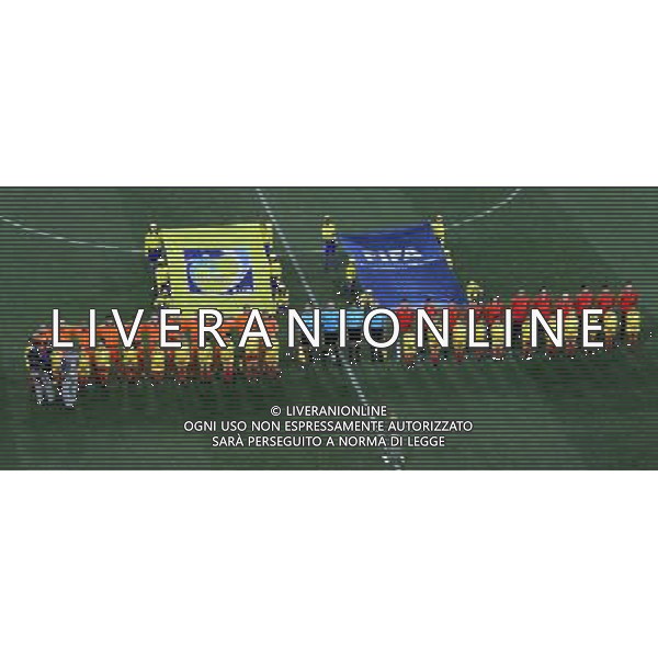 (100712) -- JOHANNESBURG, July 12, 2010 () -- Players of Spain (R) and the Netherlands pose before the 2010 FIFA football World Cup final on July 11, 2010 at Soccer City stadium in Johannesburg, South Africa. (/Xing Guangli)(ljq) ©Photoshot/Agenzia Aldo Liverani Sas - ITALY ONLY: OLANDA - SPAGNA FINALE FIFA WORLD CUP CAMPIONATI MONDIALI SUD AFRICA 2010