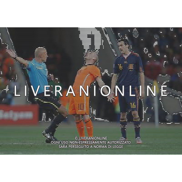 (100712) -- JOHANNESBURG, July 12, 2010 () -- Wesley Sneijder (C) of the Netherlands reacts during the World Cup final against Spain at Soccer City stadium in Johannesburg, South Africa, July 11, 2010. (/Liao Yujie) ©Photoshot/Agenzia Aldo Liverani Sas - ITALY ONLY: OLANDA - SPAGNA FINALE FIFA WORLD CUP CAMPIONATI MONDIALI SUD AFRICA 2010