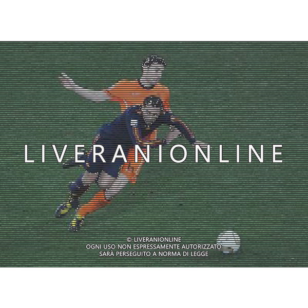 (100712) -- JOHANNESBURG, July 12, 2010 () -- Mark Van Bommel (top) of the Netherlands and Xavi of Spain vie for the ball during the World Cup final at Soccer City stadium in Johannesburg, South Africa, July 11, 2010. (/Chen Haitong)(lb) ©Photoshot/Agenzia Aldo Liverani Sas - ITALY ONLY: OLANDA - SPAGNA FINALE FIFA WORLD CUP CAMPIONATI MONDIALI SUD AFRICA 2010