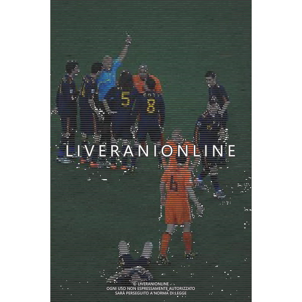 (100712) -- JOHANNESBURG, July 12, 2010 () -- Nigel De Jong (L5) of the Netherlands gets a yellow card during the World Cup final against Spain at Soccer City stadium in Johannesburg, South Africa, July 11, 2010. (/Chen Haitong) ©Photoshot/Agenzia Aldo Liverani Sas - ITALY ONLY: OLANDA - SPAGNA FINALE FIFA WORLD CUP CAMPIONATI MONDIALI SUD AFRICA 2010