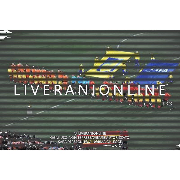 (100712) -- JOHANNESBURG, July 12, 2010 () -- The team of Netherlands (L) and the team of Spain pose before the World Cup final at Soccer City stadium in Johannesburg, South Africa, July 11, 2010. (/Xu Suhui) ©Photoshot/Agenzia Aldo Liverani Sas - ITALY ONLY: OLANDA - SPAGNA FINALE FIFA WORLD CUP CAMPIONATI MONDIALI SUD AFRICA 2010